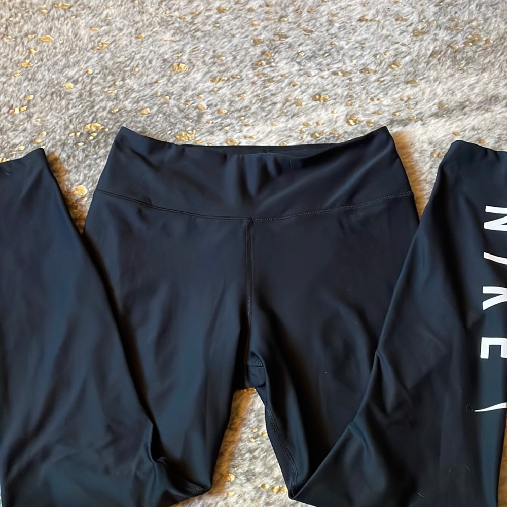 Nike dry fit black leggings size medium